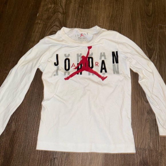 Nike Other - Nike Jordan Long Sleeve Shirt Kids XS 5-6 White Graphic Tee